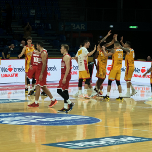 ★ [LIOMATIC] [LED Fronte Tv] [Carpegna Prosciutto Basket Pesaro - Openjobmetis Varese] 