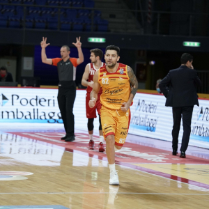 ★ [Poderi Imballaggi] [LED Fronte Tv] [Carpegna Prosciutto Basket Pesaro - UNAHOTELS Reggio Emilia] 