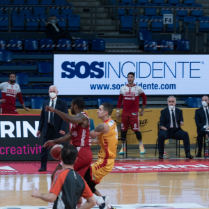 ★ [SOS  INCIDENTE] [Led Retro-Panchina] [Carpegna Prosciutto Basket Pesaro - Allianz Pallacanestro Trieste] 