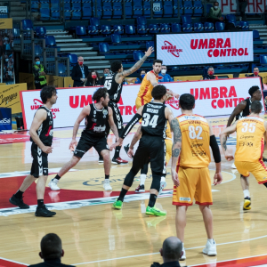 ★ [UMBRA CONTROL] [Led Retro-Panchina] [Carpegna Prosciutto Basket Pesaro - Virtus Segafredo Bologna] 