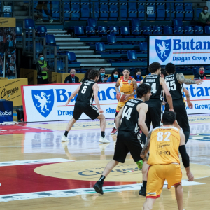 ★ [ButanGas] [Led Retro-Panchina] [Carpegna Prosciutto Basket Pesaro - Virtus Segafredo Bologna] 