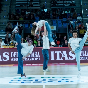 ★ [ITAS DELLA CHIARA] [LED Fronte Tv] [Carpegna Prosciutto Pesaro - Pallacanestro Trieste] 