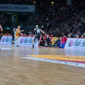 ★ [STILE RICAMO] [LED Fronte Tv] [Victoria Libertas - Virtus] 